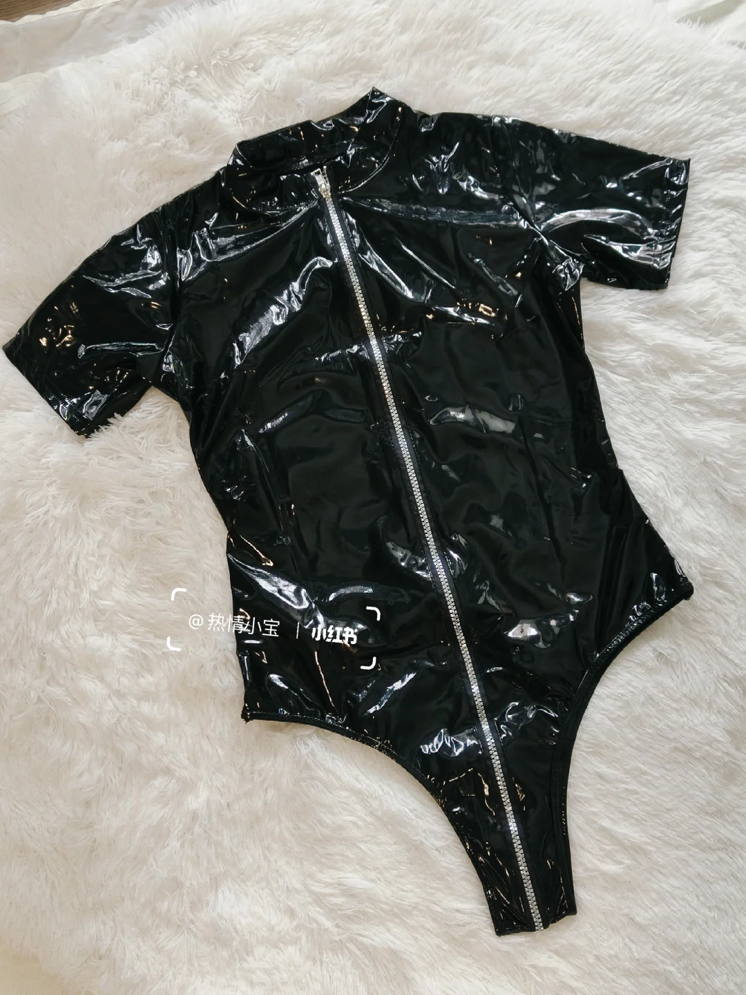 老婆们左滑❗这套皮衣有心动的感觉?