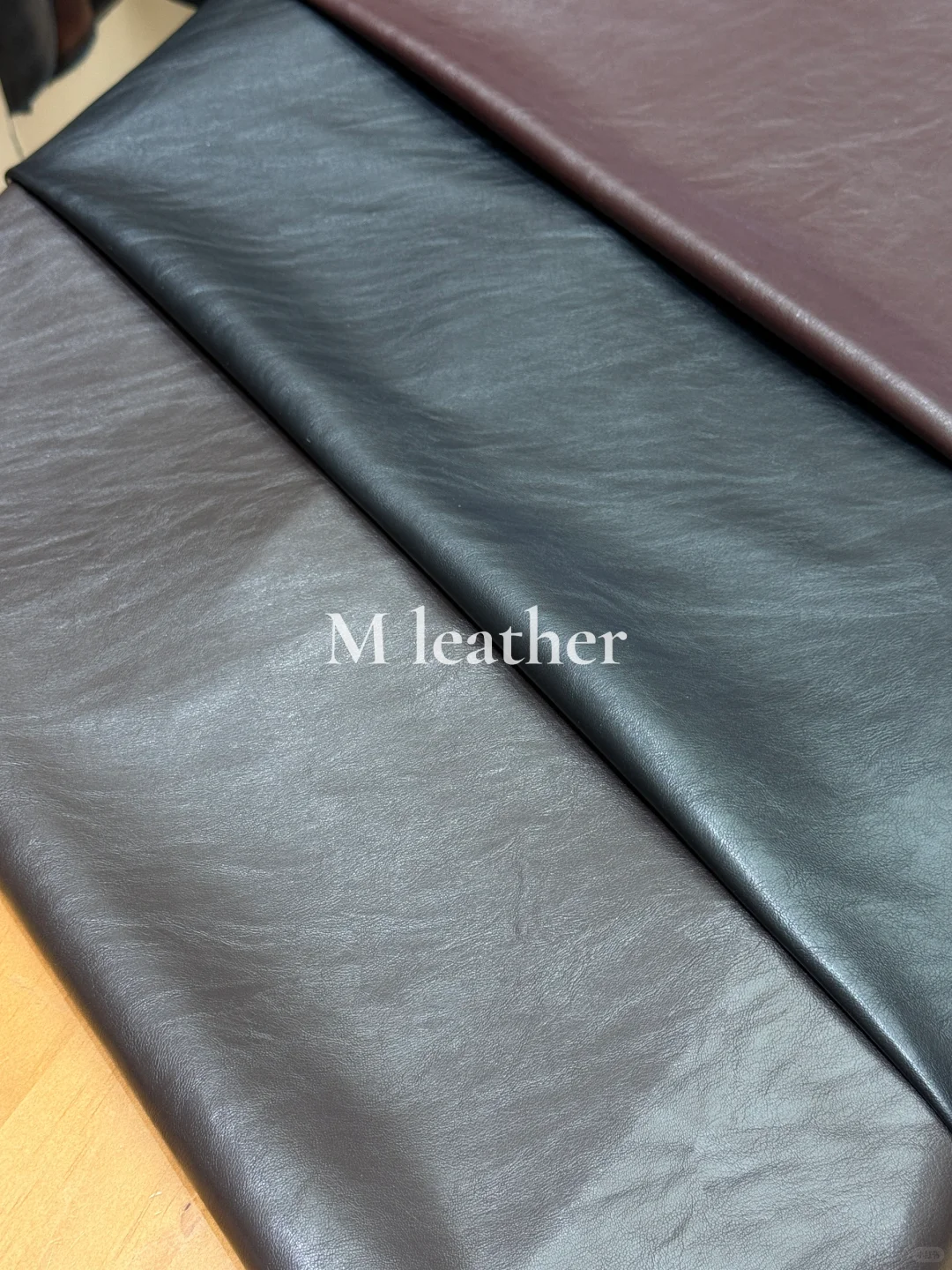 新一代环保皮新之选 —— 水性超纤皮革面料