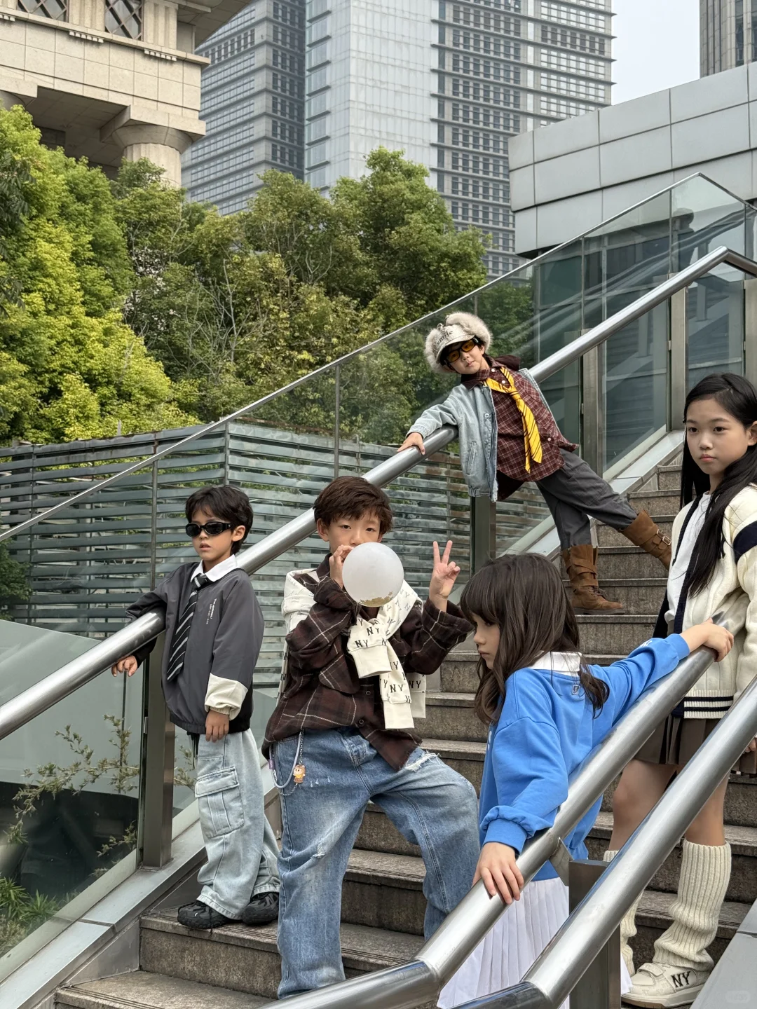 魔都来了一辆专载潮童的bus?有谁还没上车