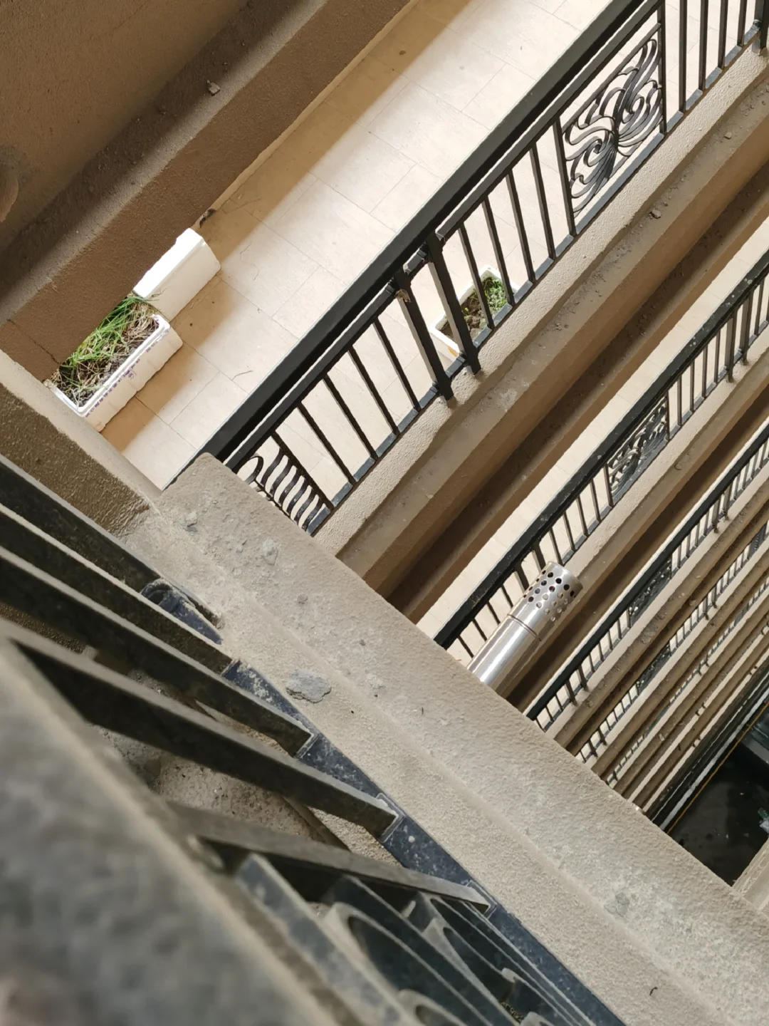 精装房的这个太阳能热水器就很鸡肋?