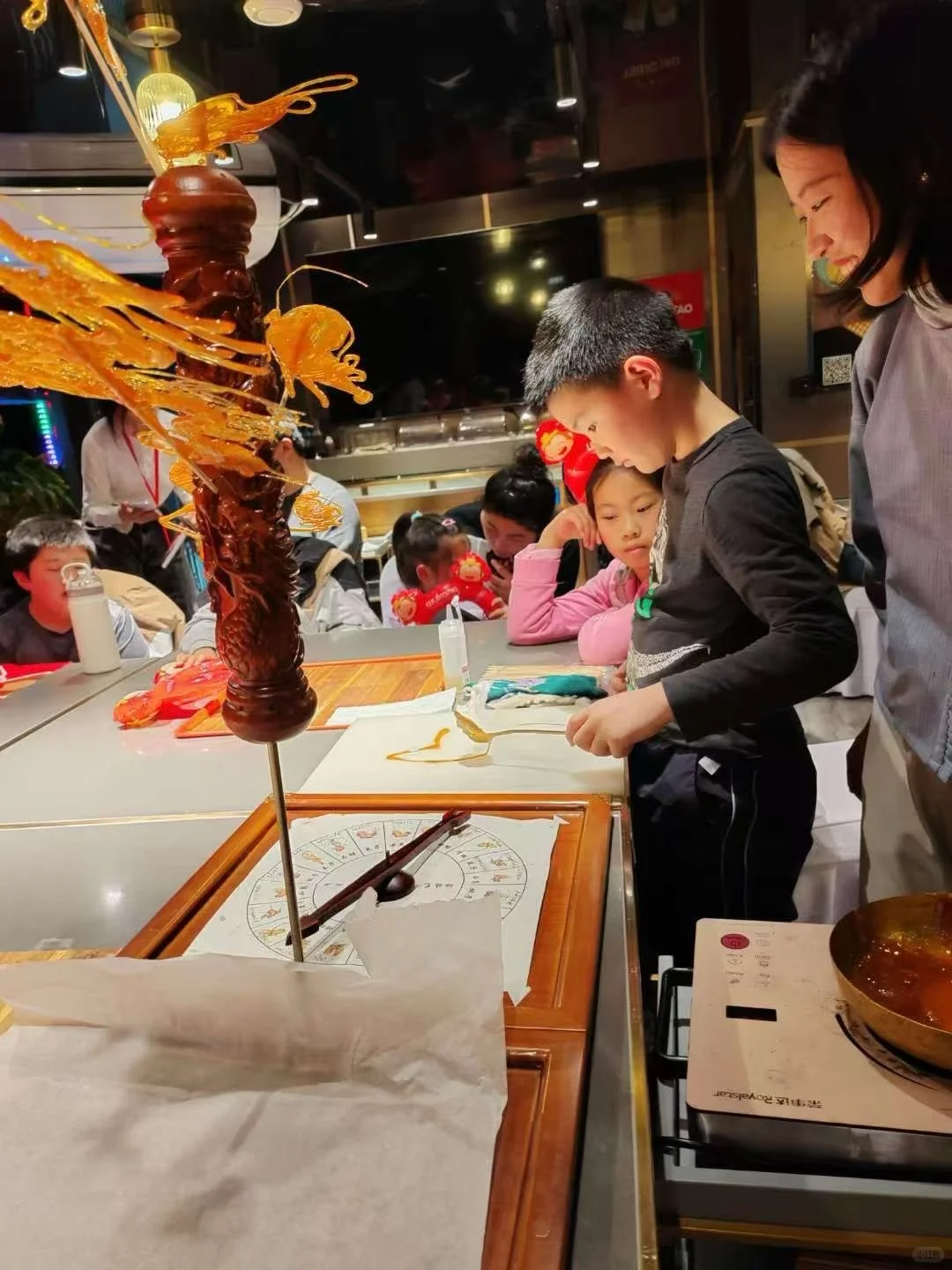 巧手绘糖画，甜蜜传非遗?