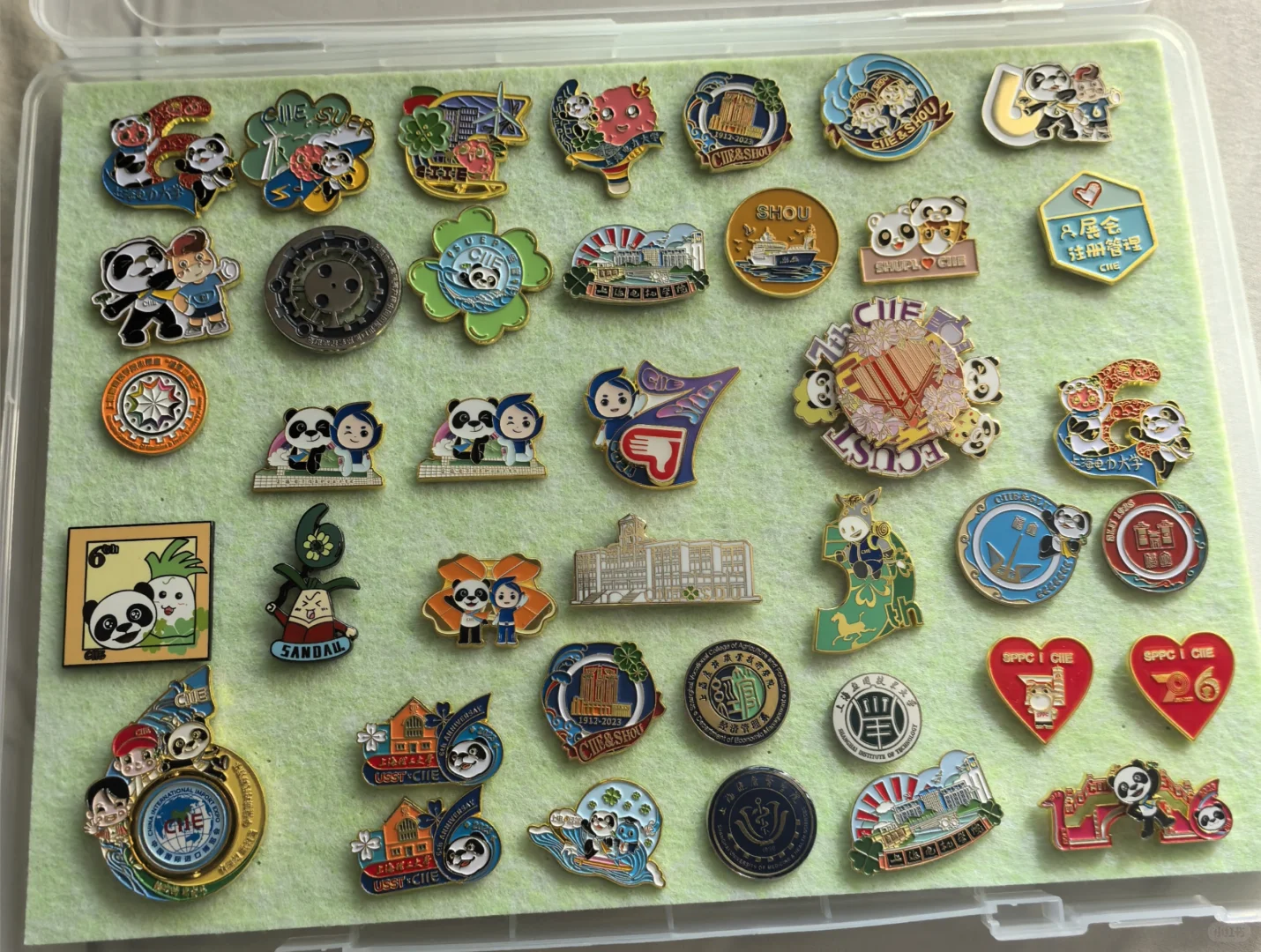 进博会徽章交换啦