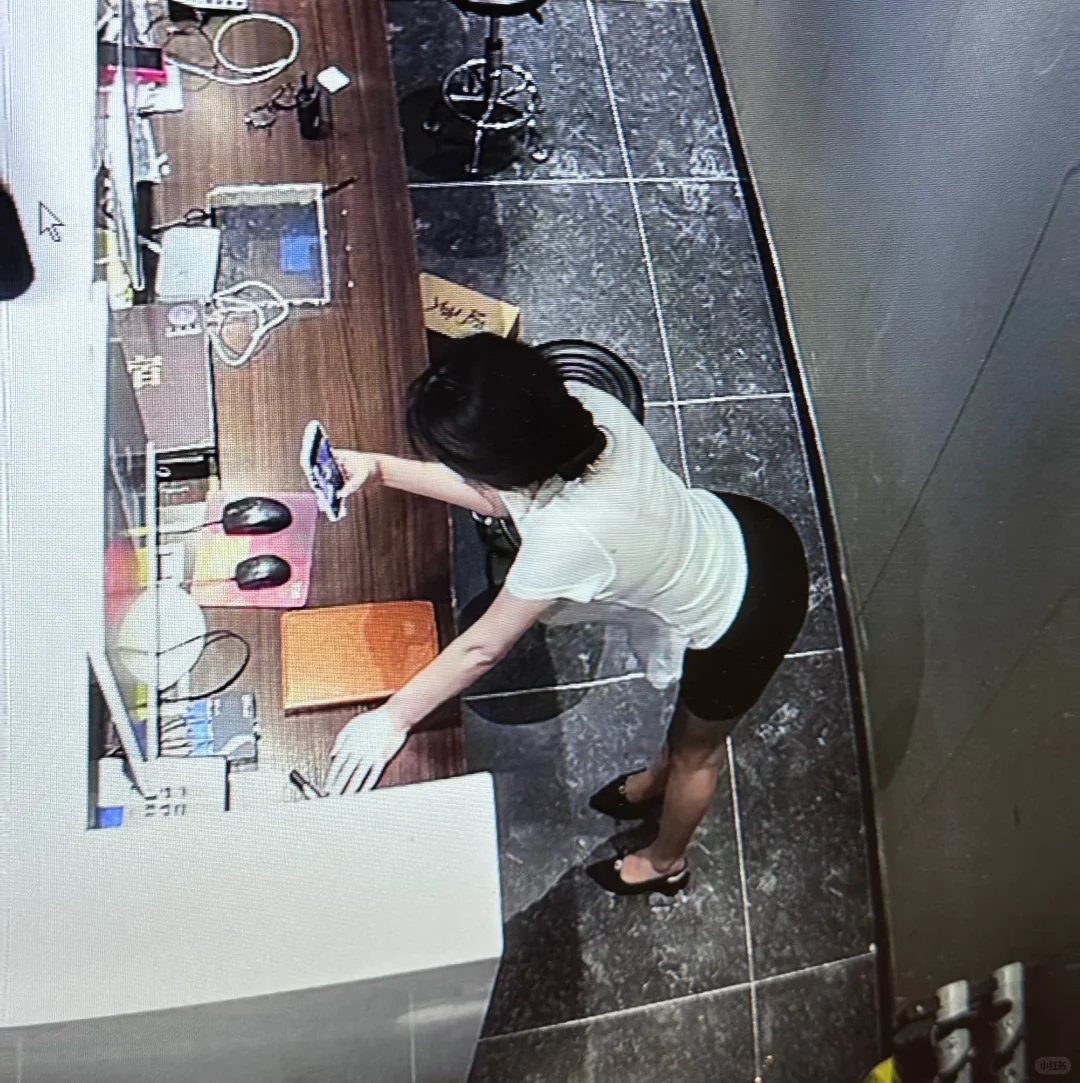 上班最爱看监控了