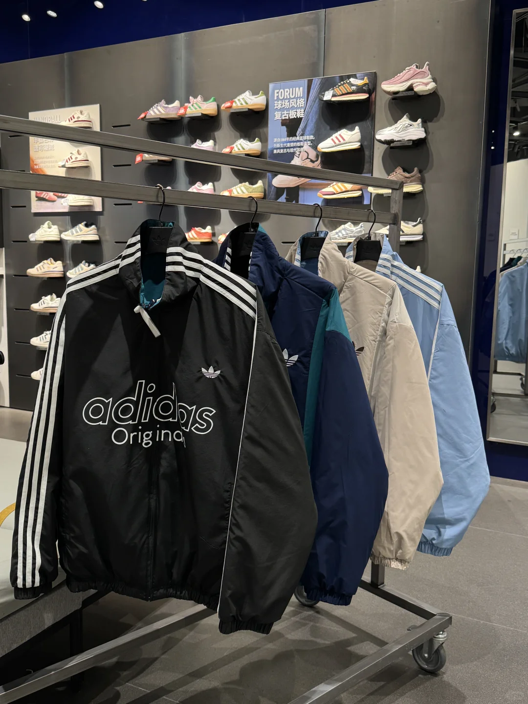 一件衣服两种风格 轻松hold住～