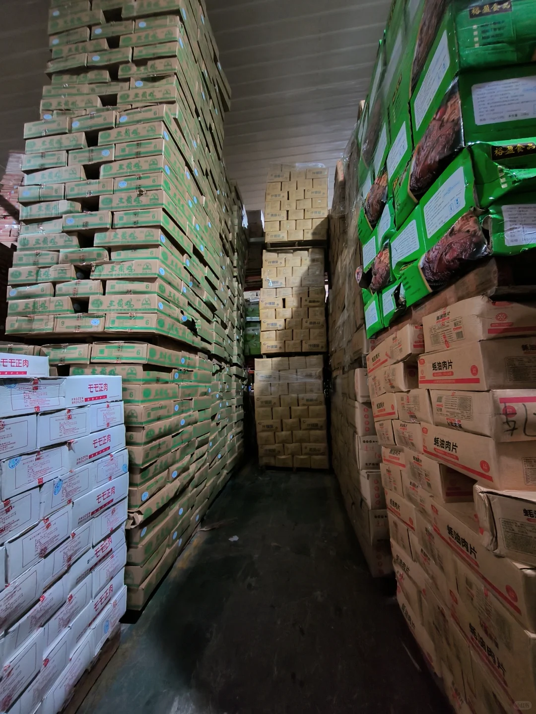 货多到看不见人啦！