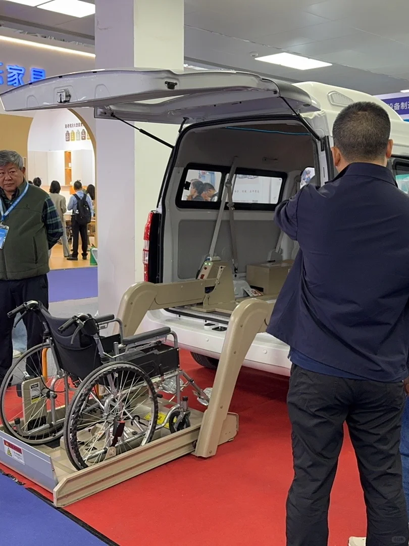 北京老博会的：医食住行