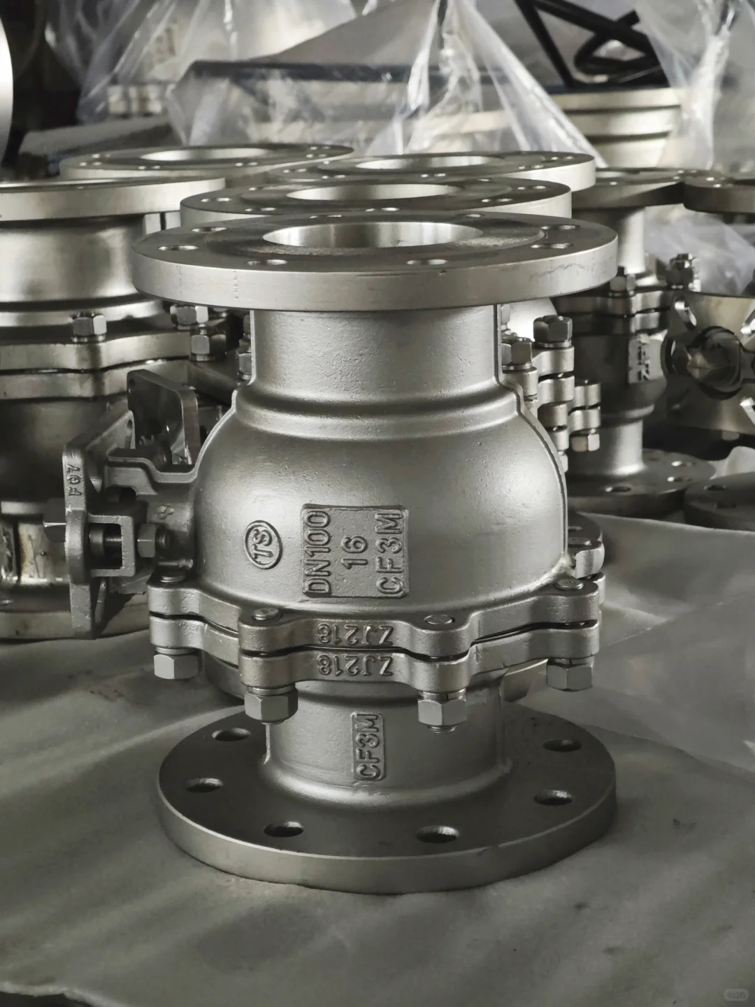 暗调美学｜工业齿轮间的光影诗篇