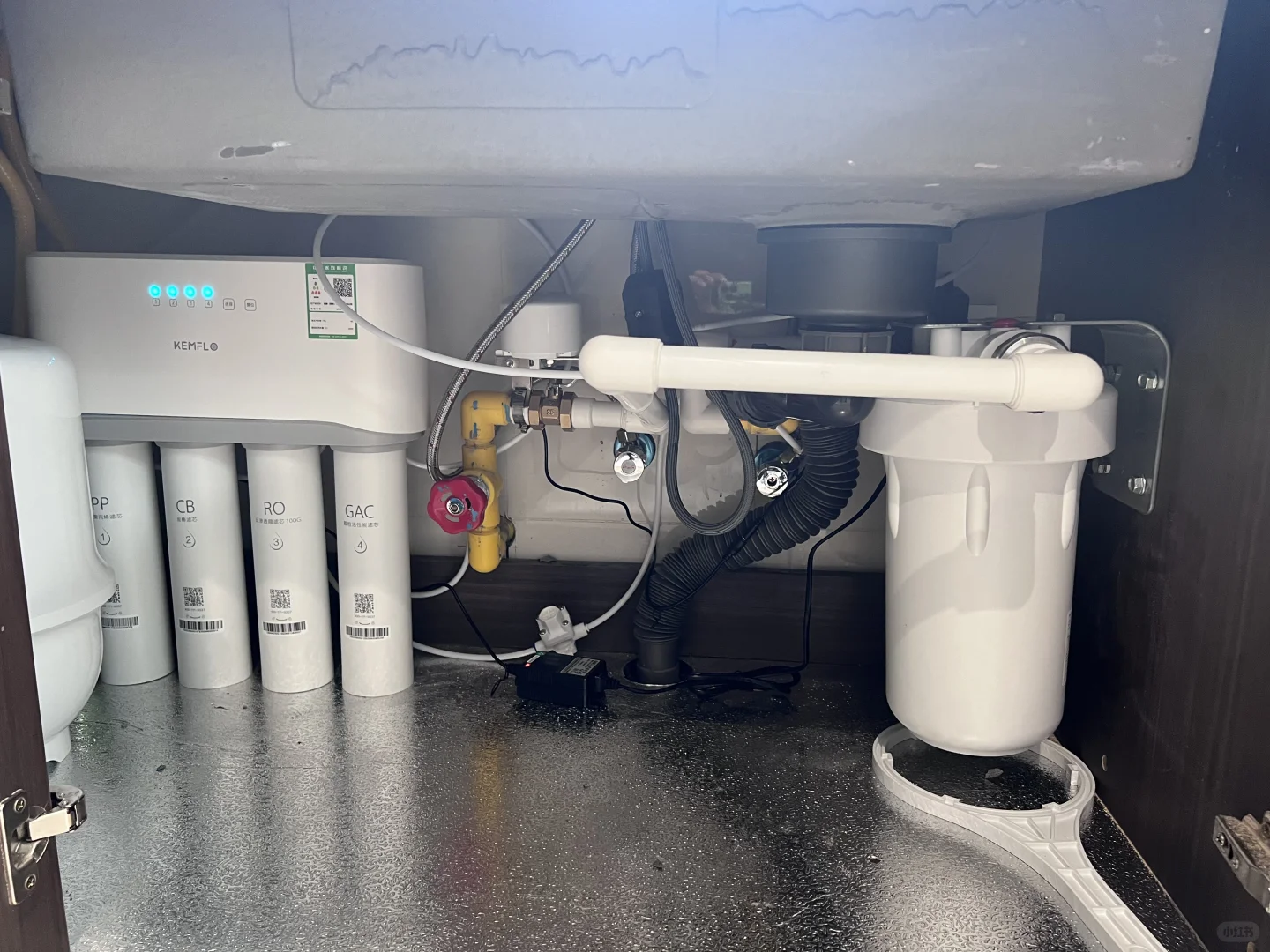 大白瓶+净水器+智能阀门机械手