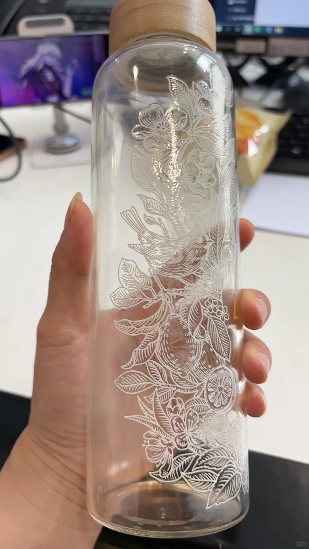 听说这个玻璃杯会变色！?