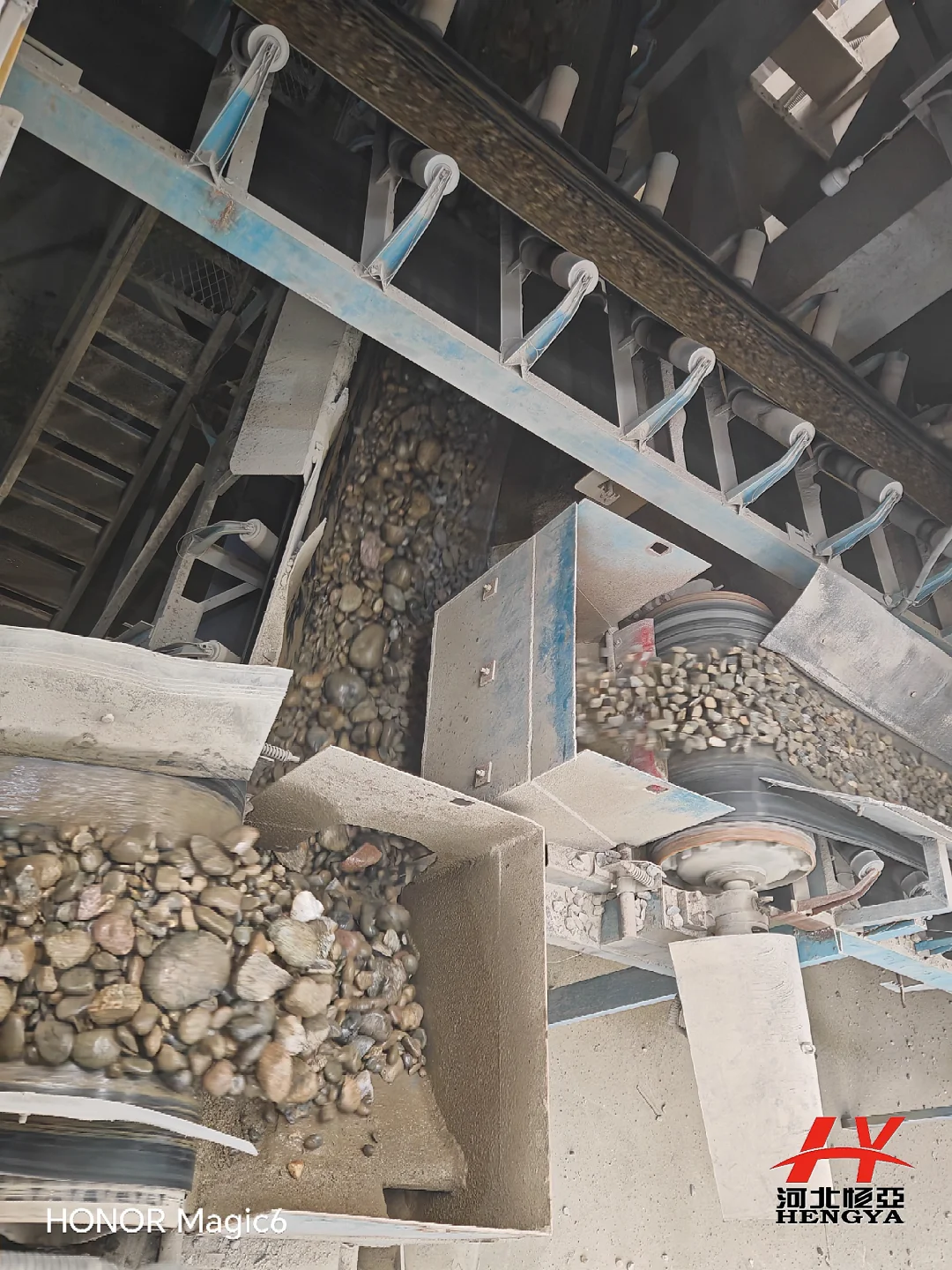 Conveyor Belt输送带运输石头和沙子