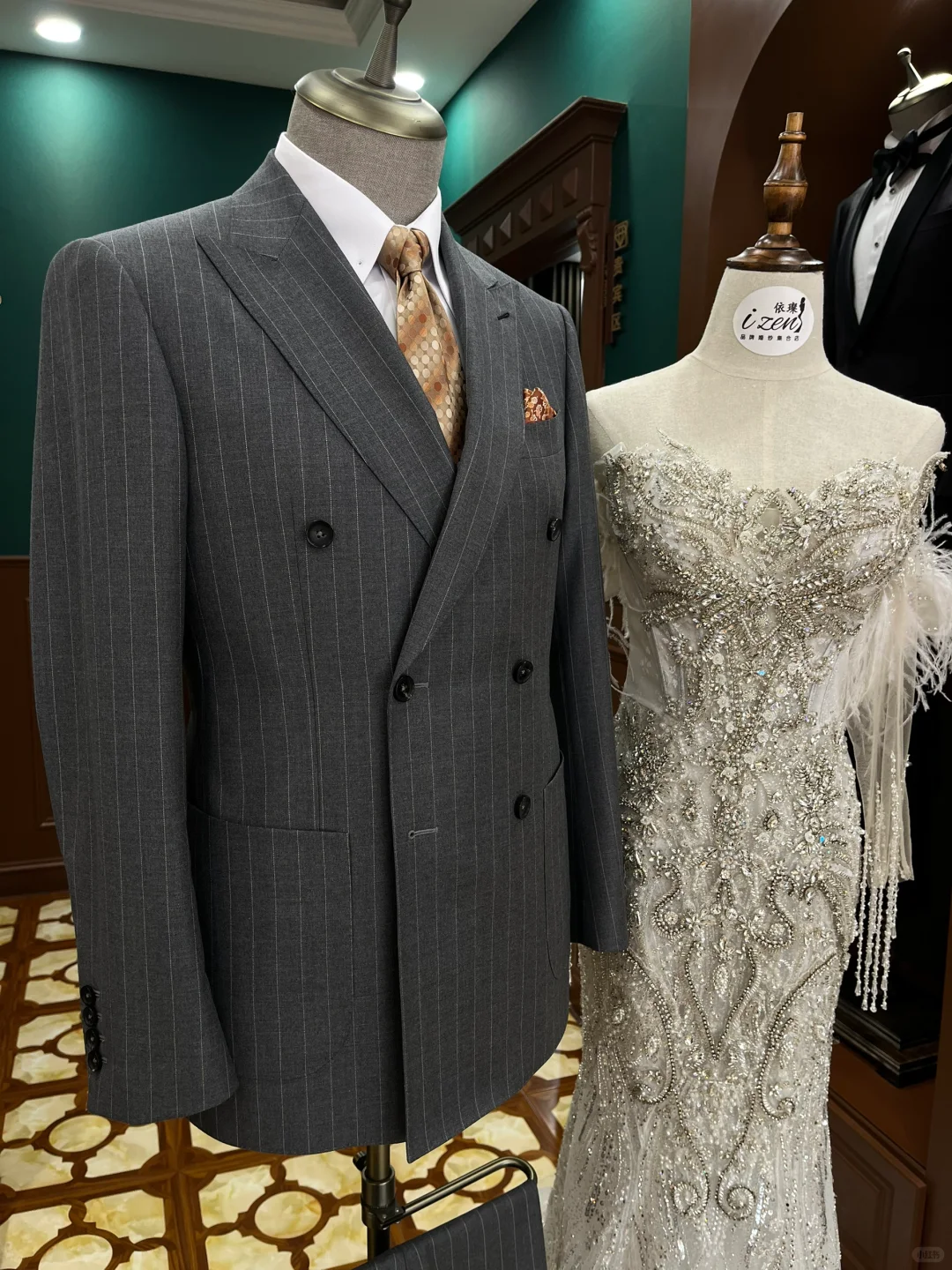 伊宁西装定制｜把“量身”焊在细节里，显瘦10斤