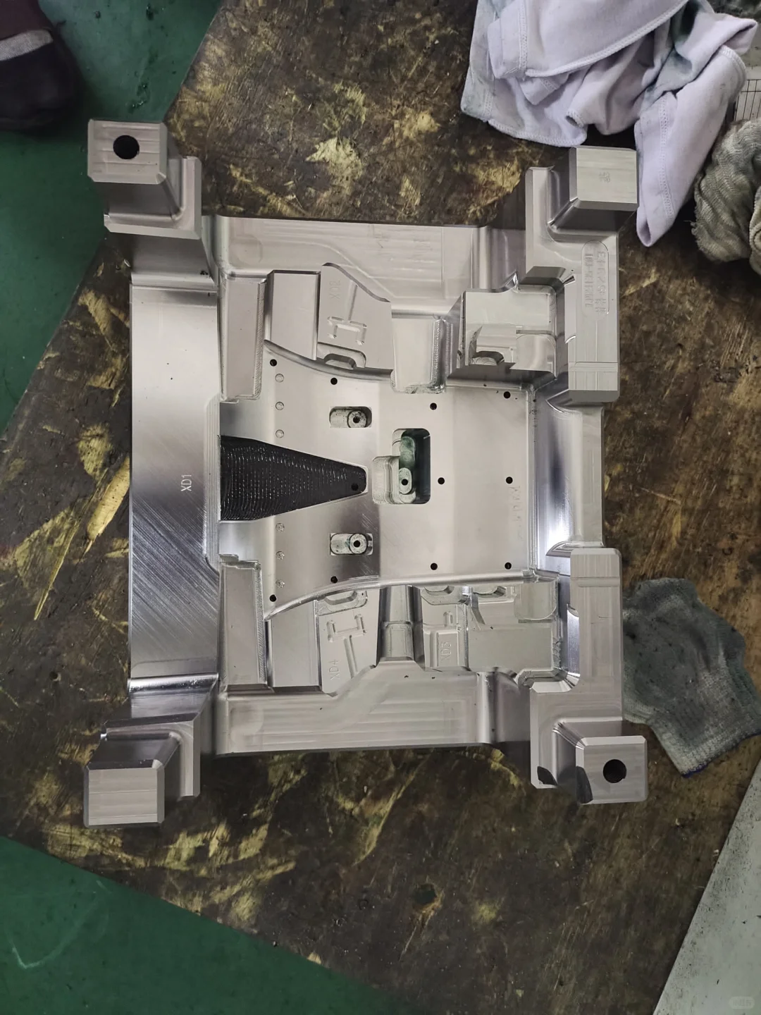 模具五金加工，磨床铣床CNC电极