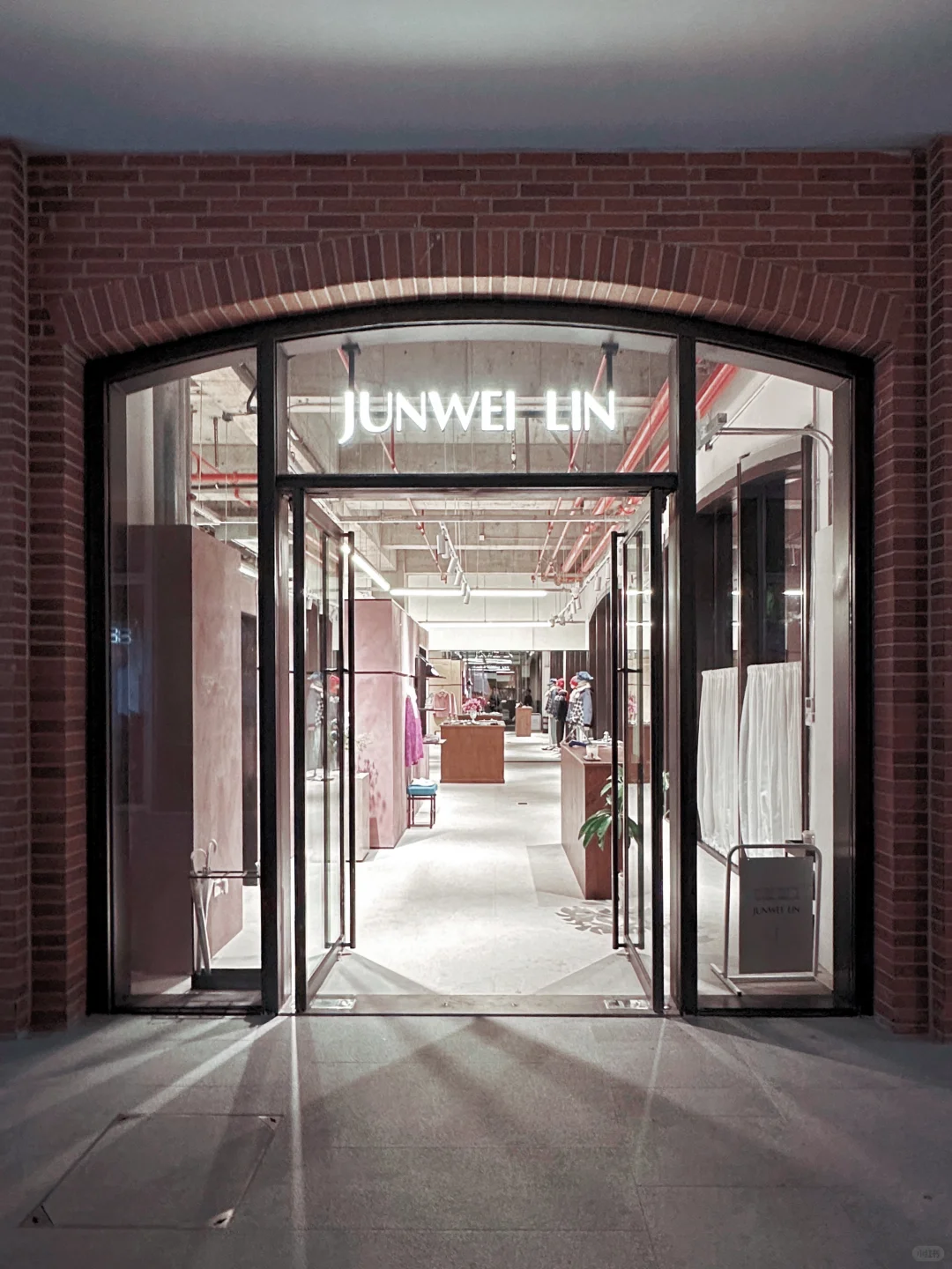 WYSH翡悦里新开的设计师品牌JUNWEI LIN