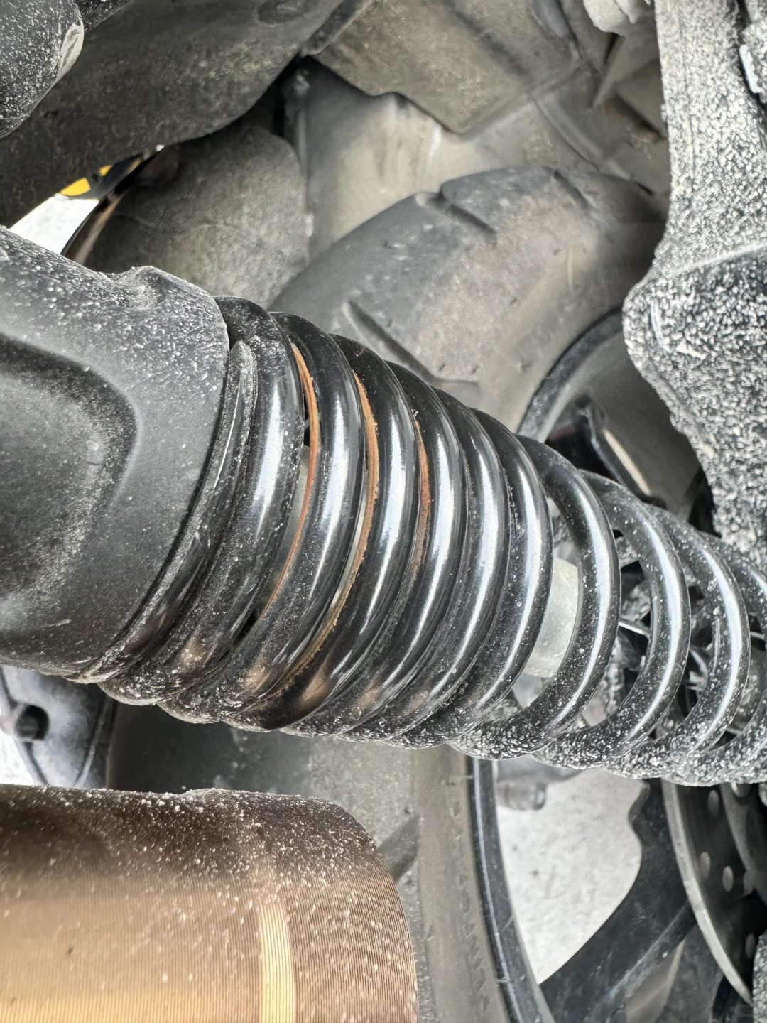 雅马哈后避震弹簧生锈