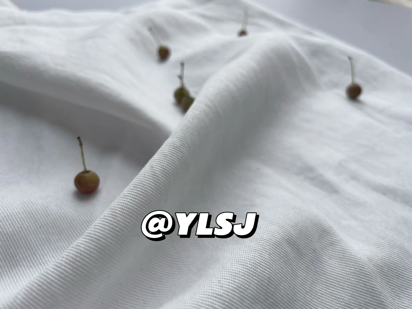 ?棉天丝的高级感公式：把呼吸感穿在身上