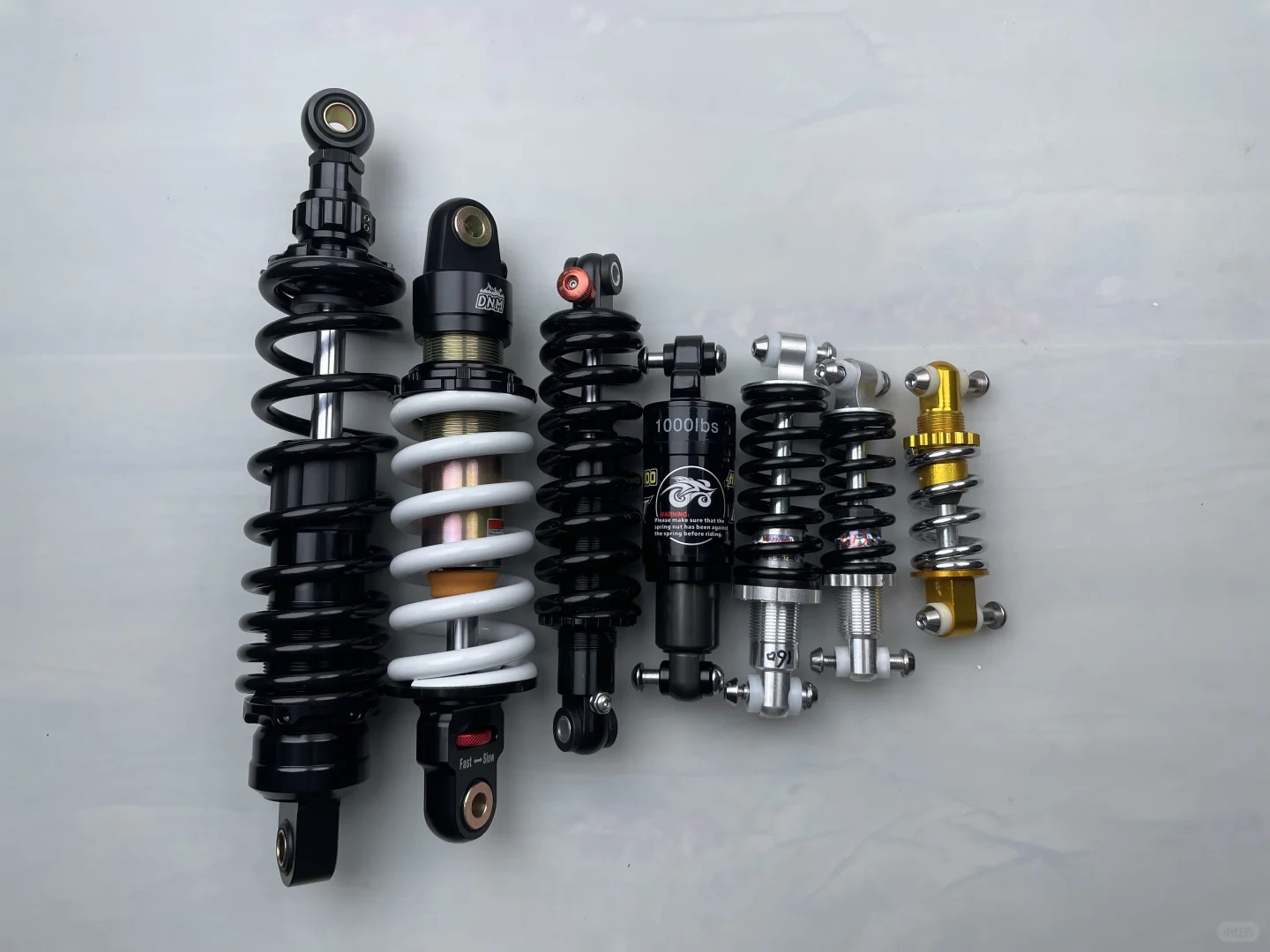 减震器，避震器，后减震