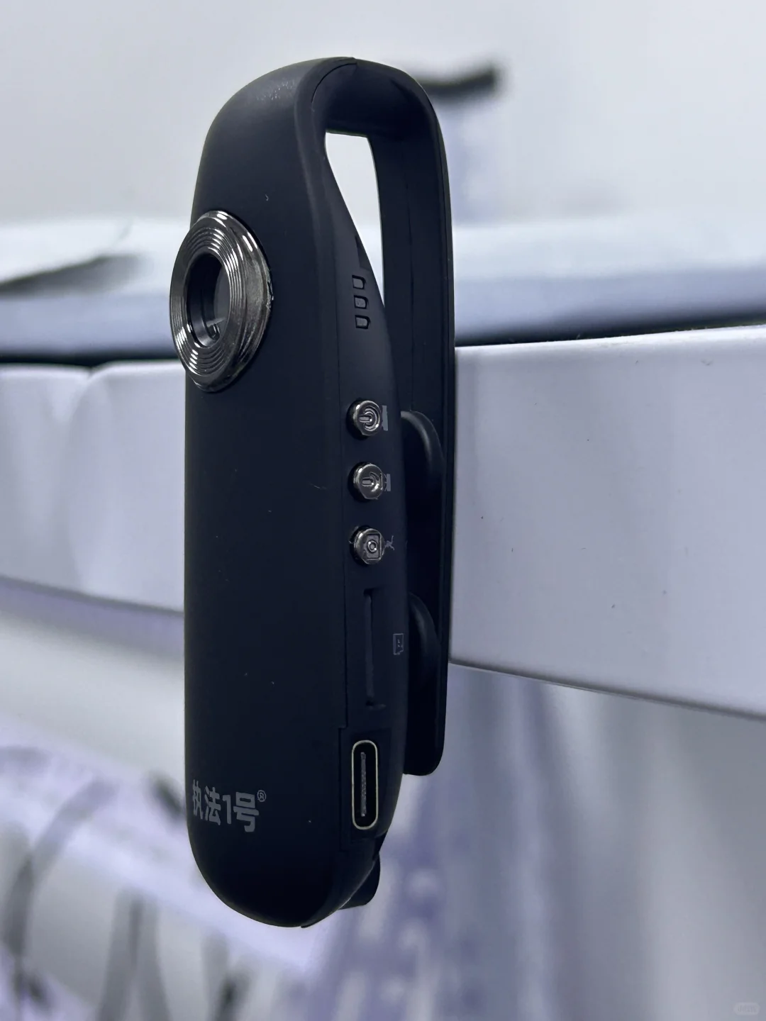 这么懂事的执法记录仪不多了 自带磁吸谁懂