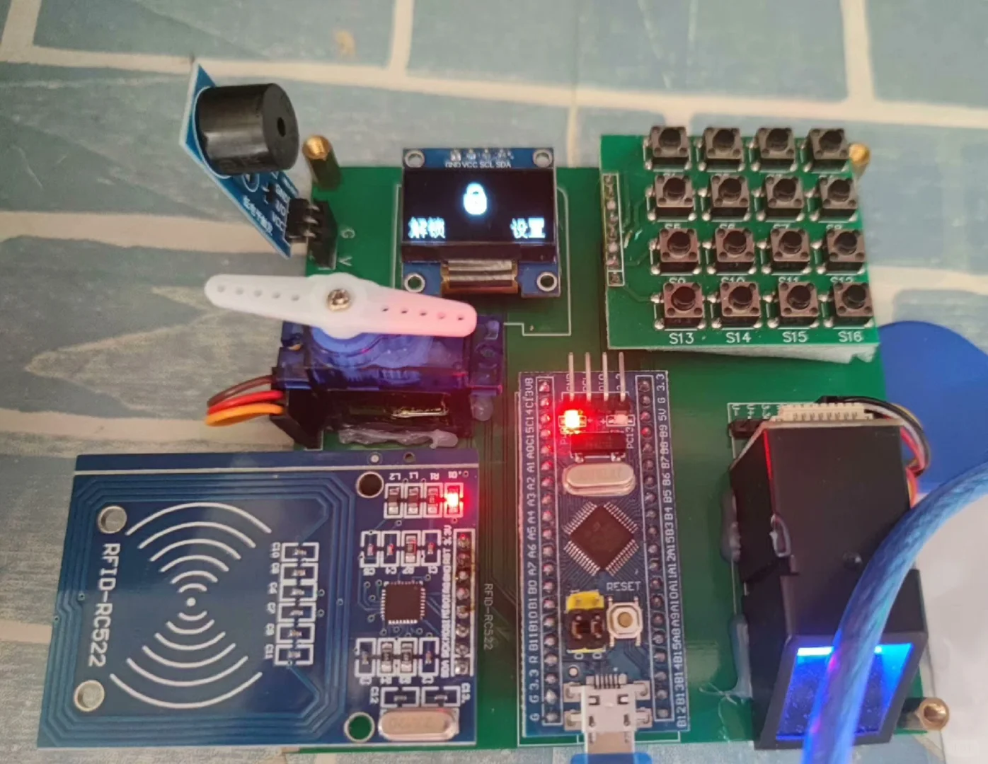 单片机作品-Stm32智能门禁系统
