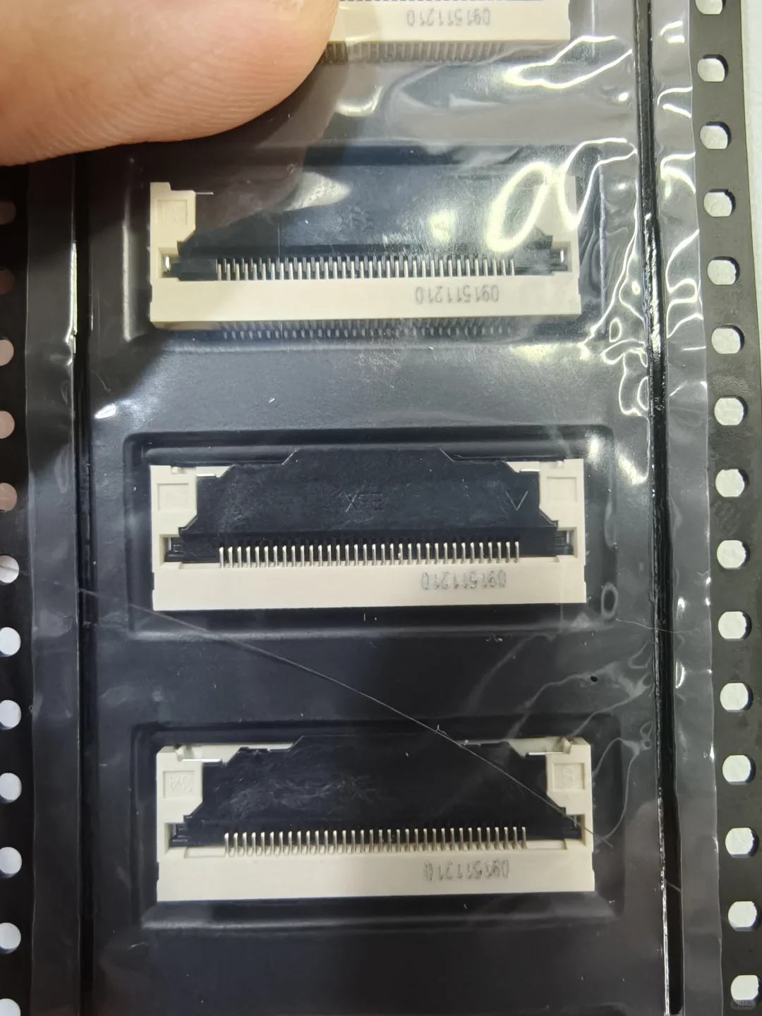 34pin 0.5pitch翻盖连接器谁有货呀