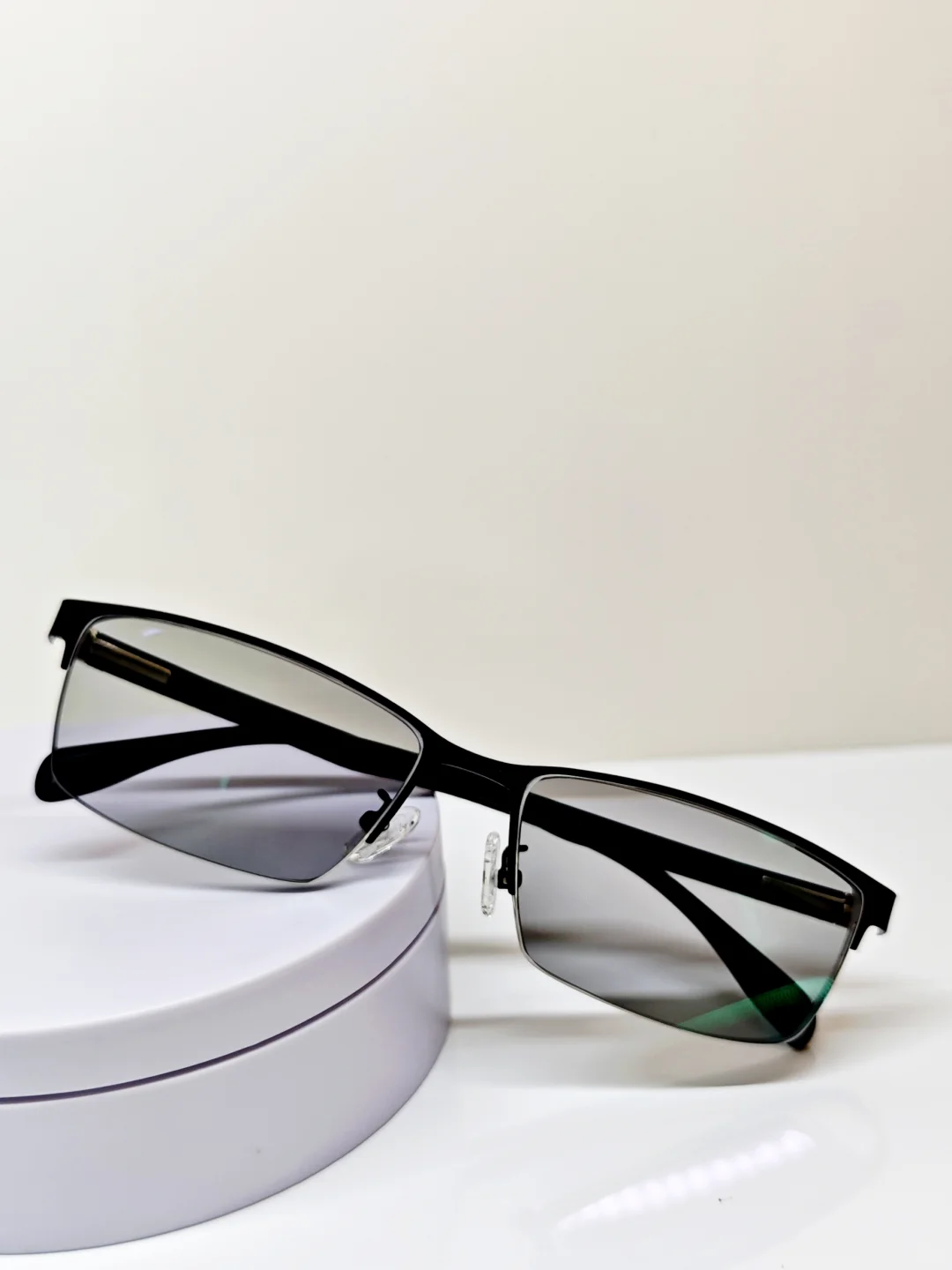 今日分享《变色片》