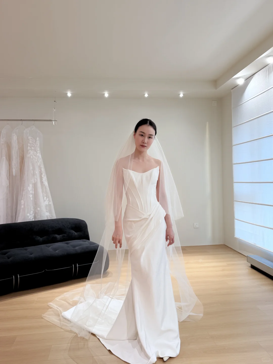 轻奢缎面 胸衣鱼骨|婚纱自带“高定剪裁感”