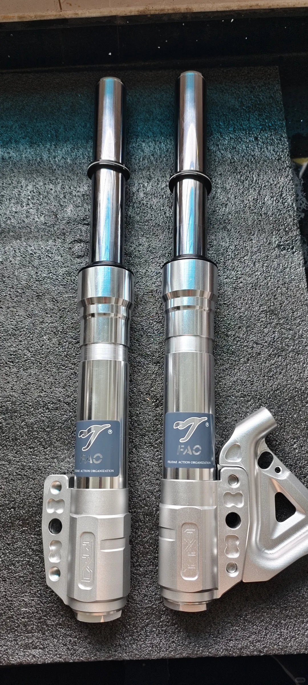 猫行动前减震更换弹簧