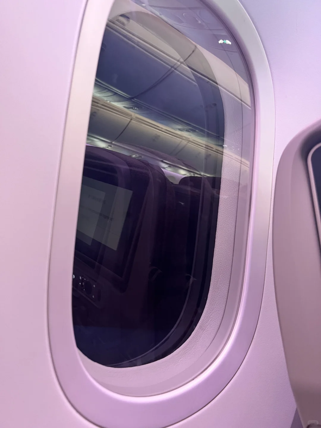 787-9的变色玻璃舷窗还挺厉害