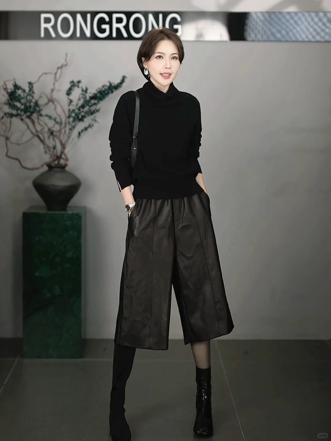 RONGRONG｜分割修腿皮革短裤?