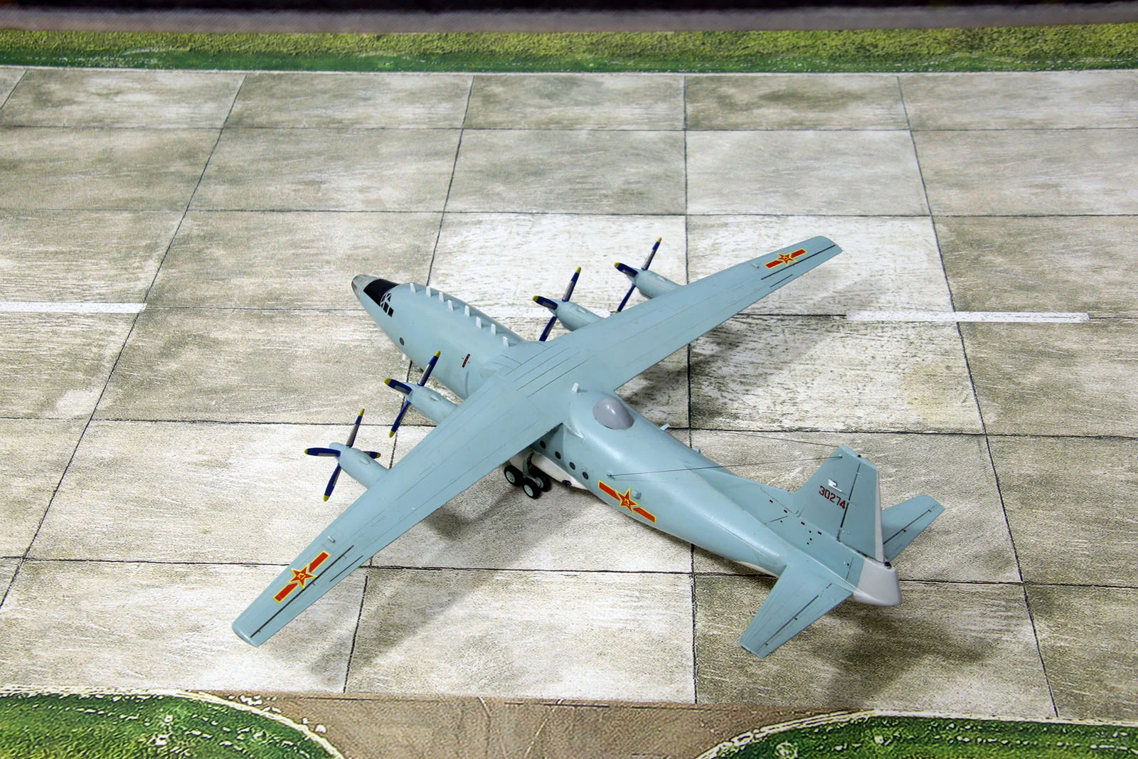 1/144 运-8T 高新4 指挥通信机