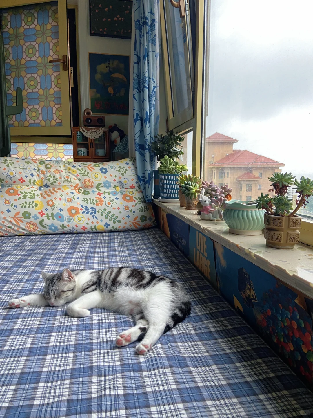 普通人家不精致但是却干干净净的房间