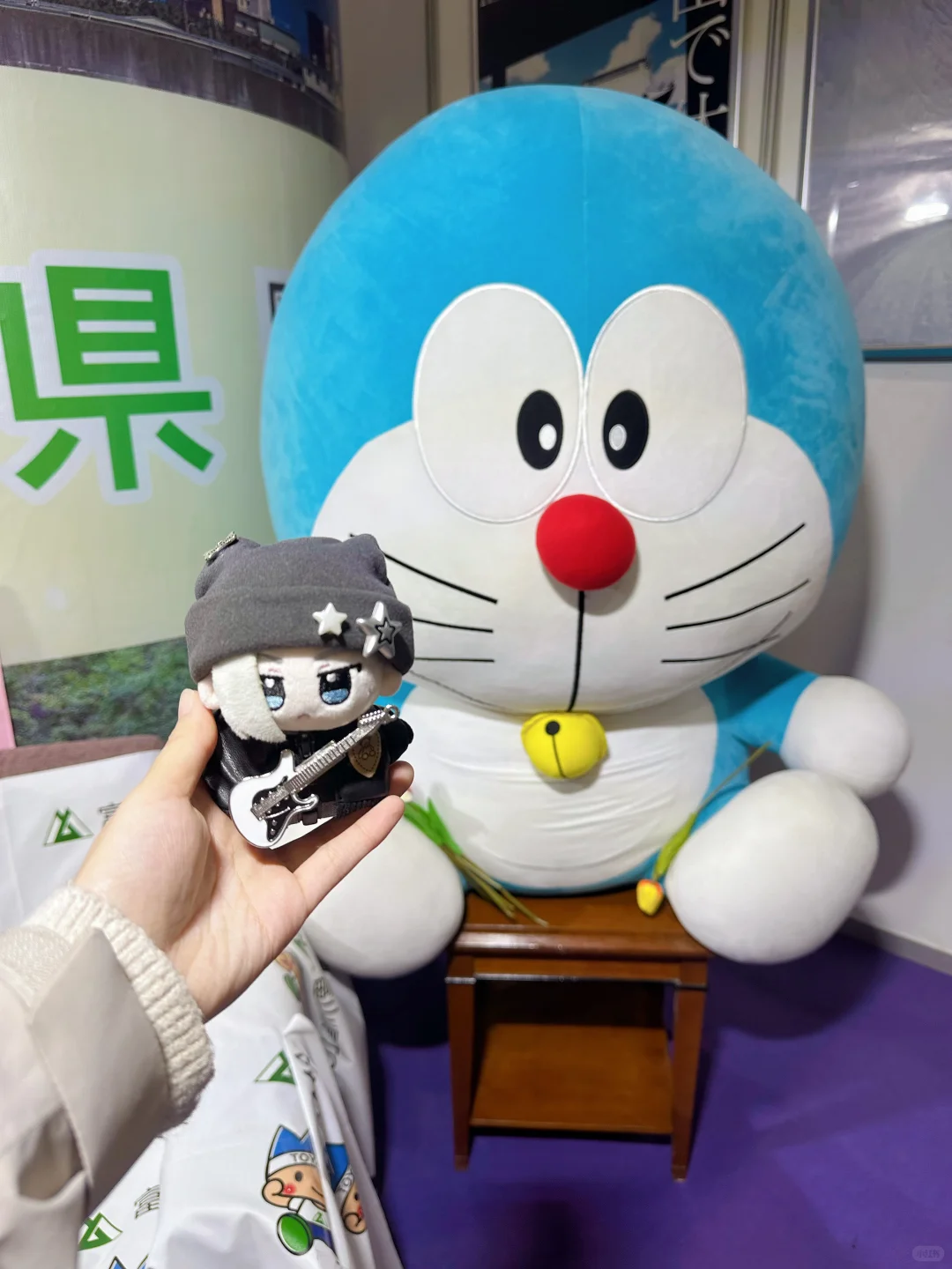 人,鹿野在逛大连日本商品展览会