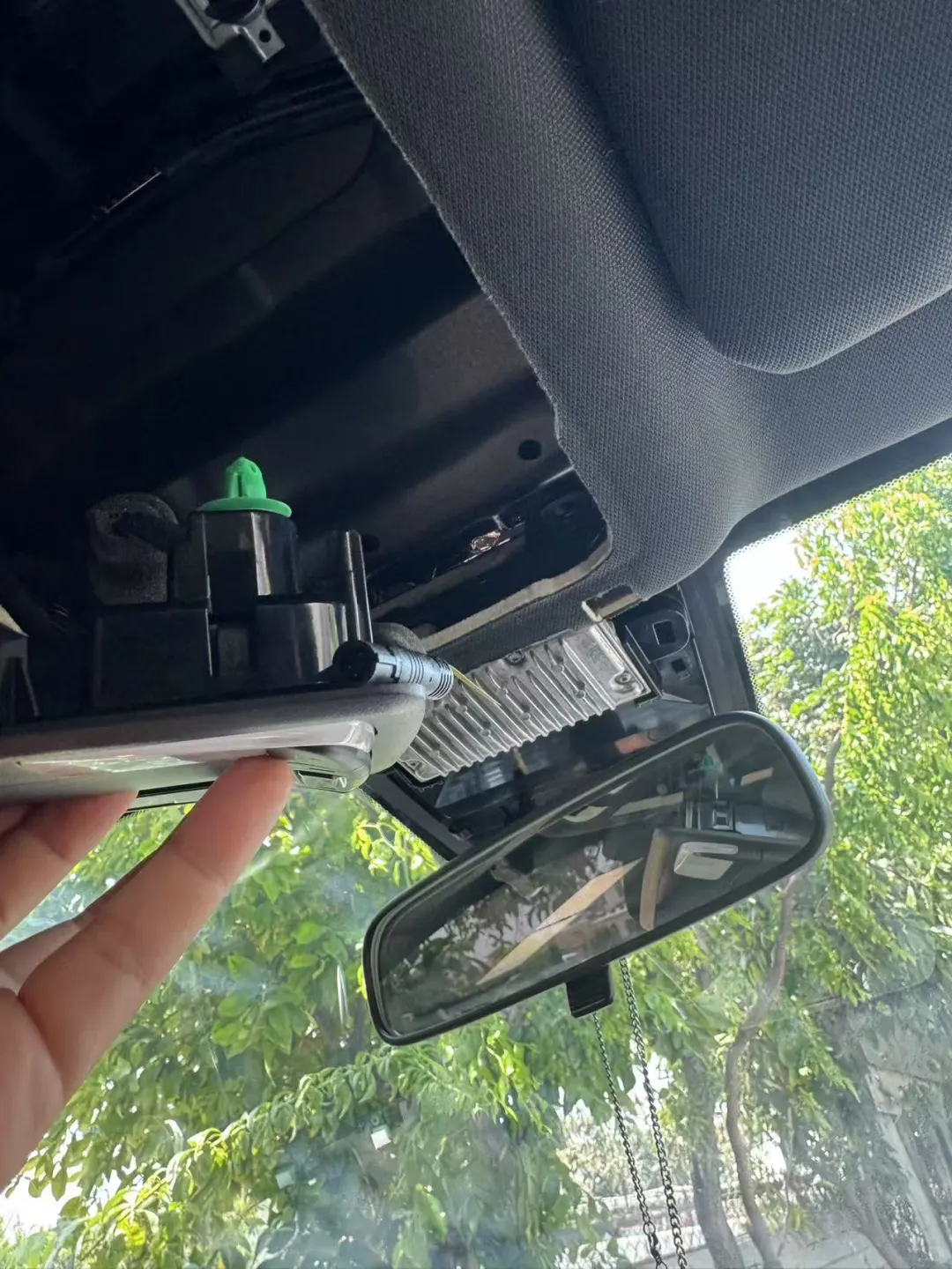 强迫症福利?隐藏式行车记录仪告别中控接线