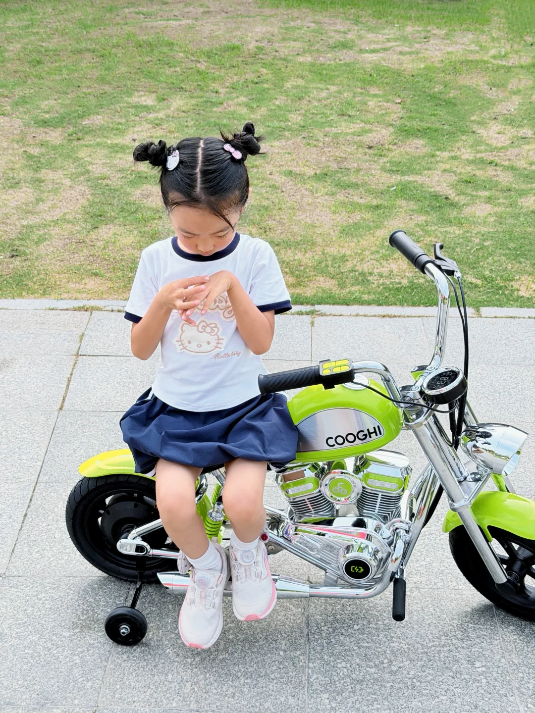 人类幼崽也骑上「哈雷」啦？小区炸街王来咯?