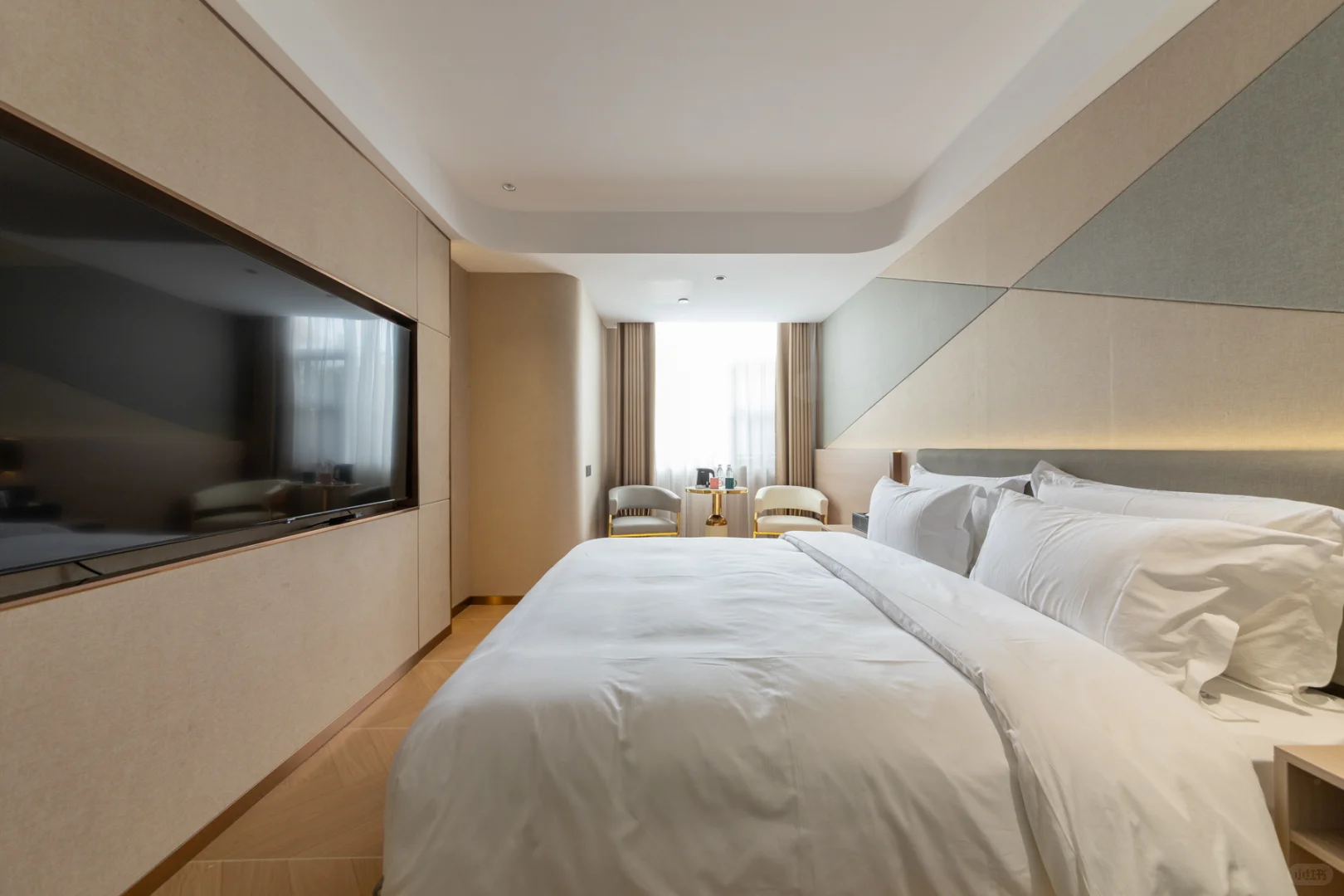 AI一键酒店空间修图-酒店被子磨皮