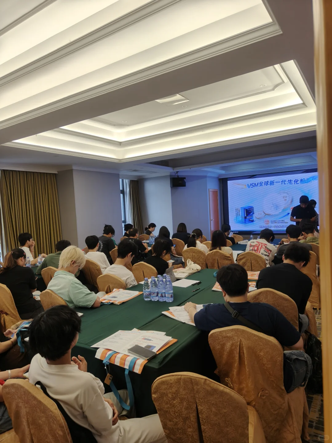 00后入职宠物医疗设备的第2个月