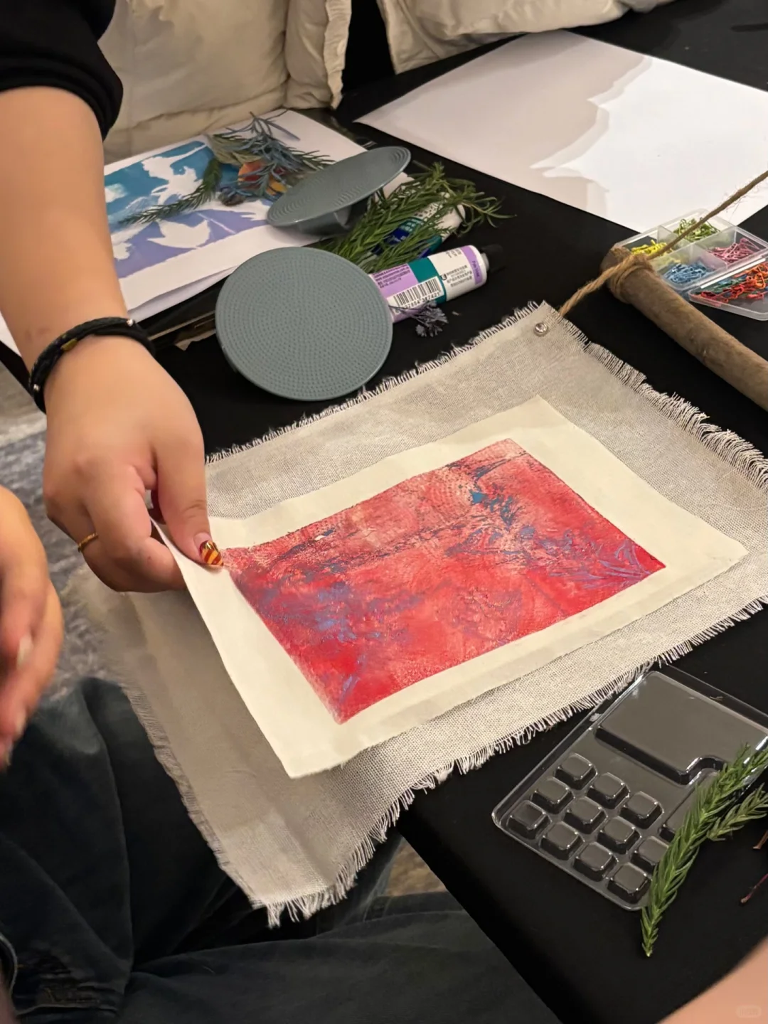 在太古里之夜活动，用凝胶版画做挂布