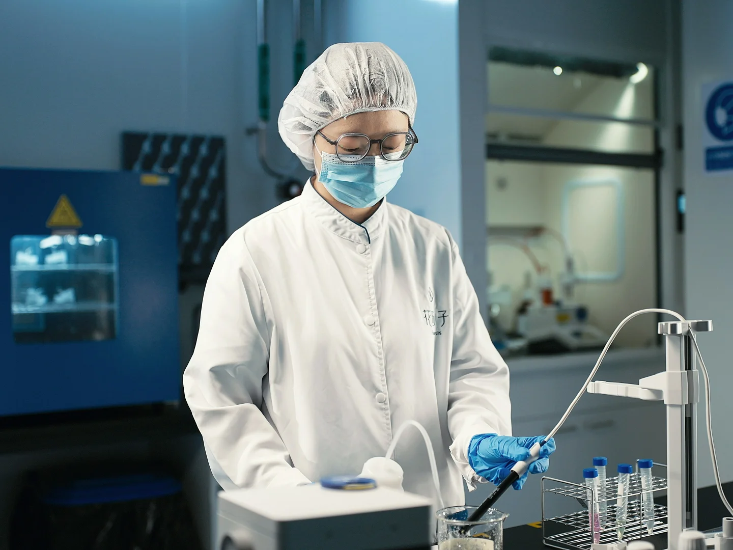 ?花西子智能工厂的“智造”过程