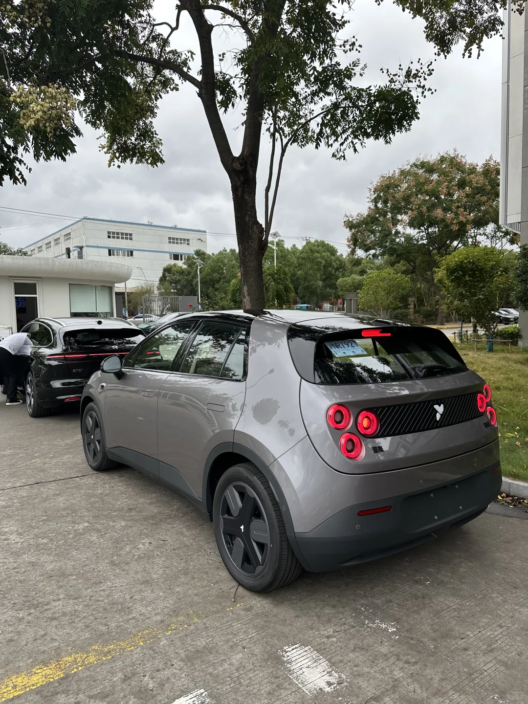 是谁同时拥有了萤火虫和李斌的签名