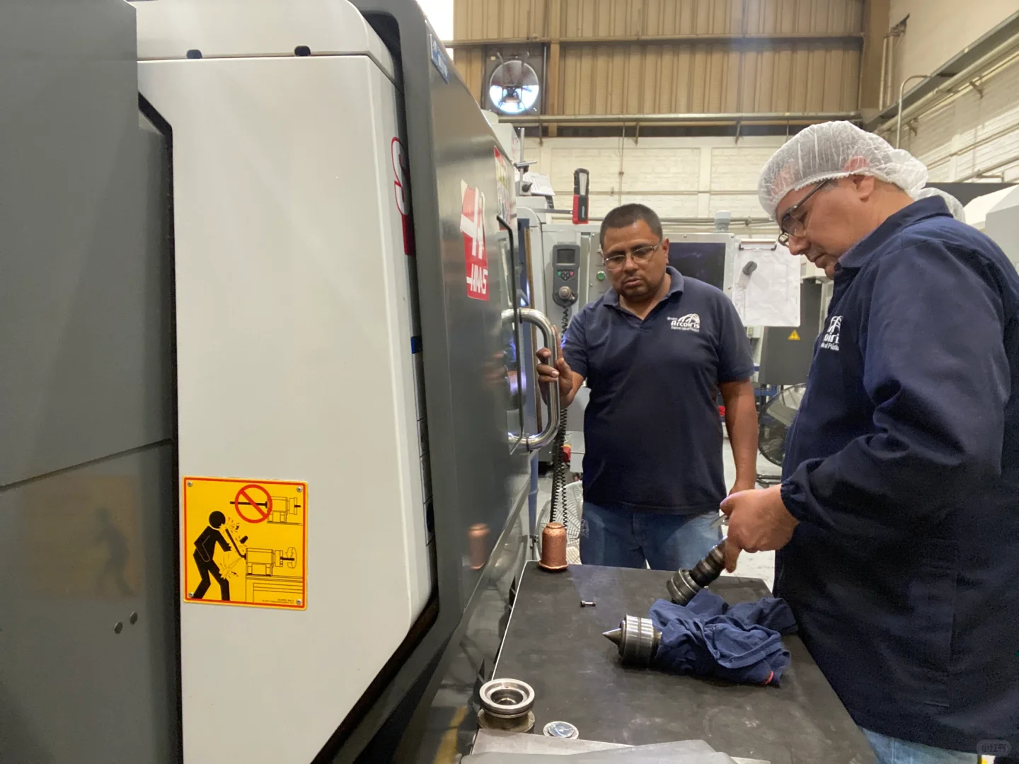 墨西哥工厂设备安装调试培训