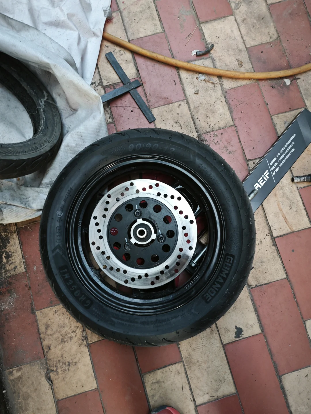 九号m95c更换前减震弹簧