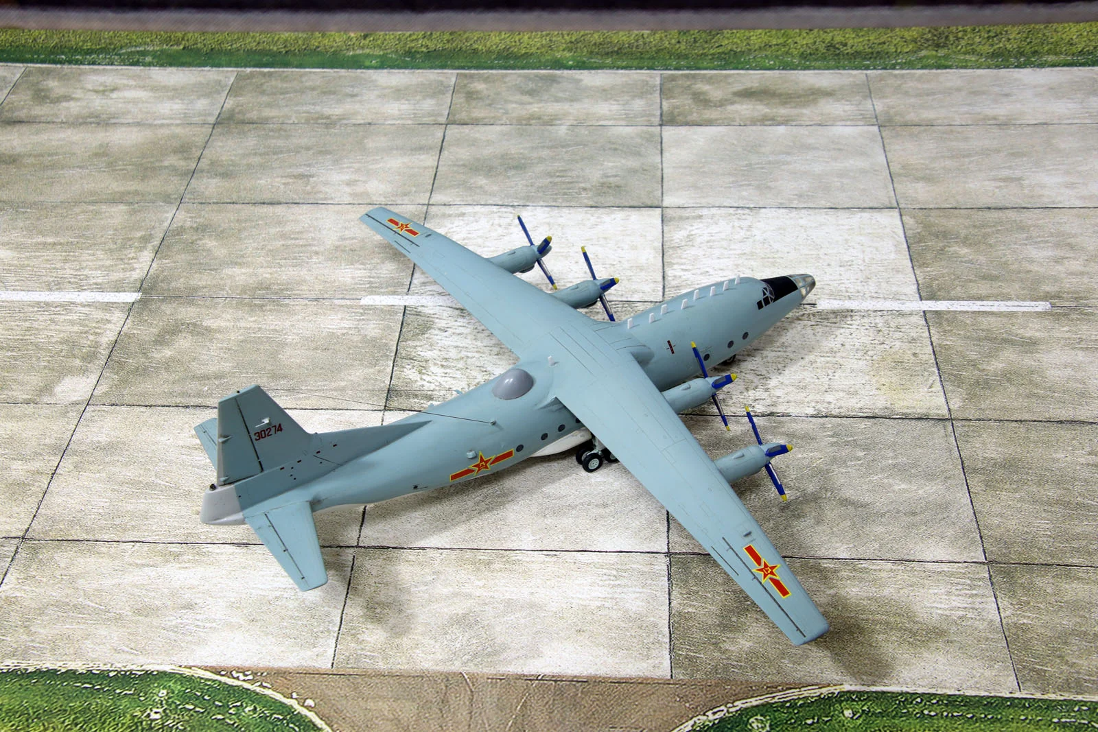 1/144 运-8T 高新4 指挥通信机