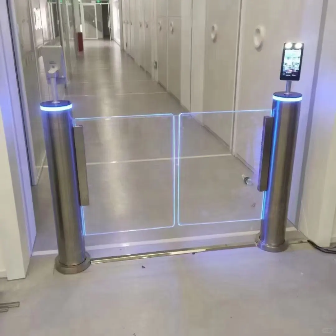 人脸识别单通道圆柱摆闸门禁安装效果