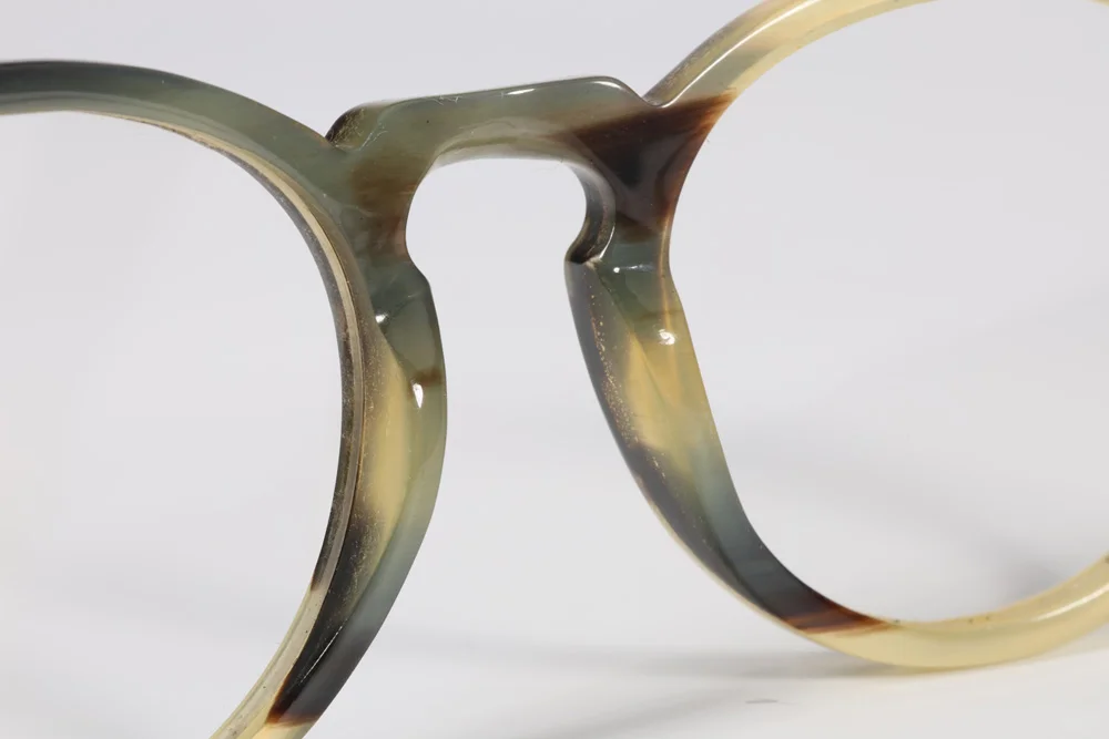 眼镜工厂:不同颜色的变色镜片都有什么功能