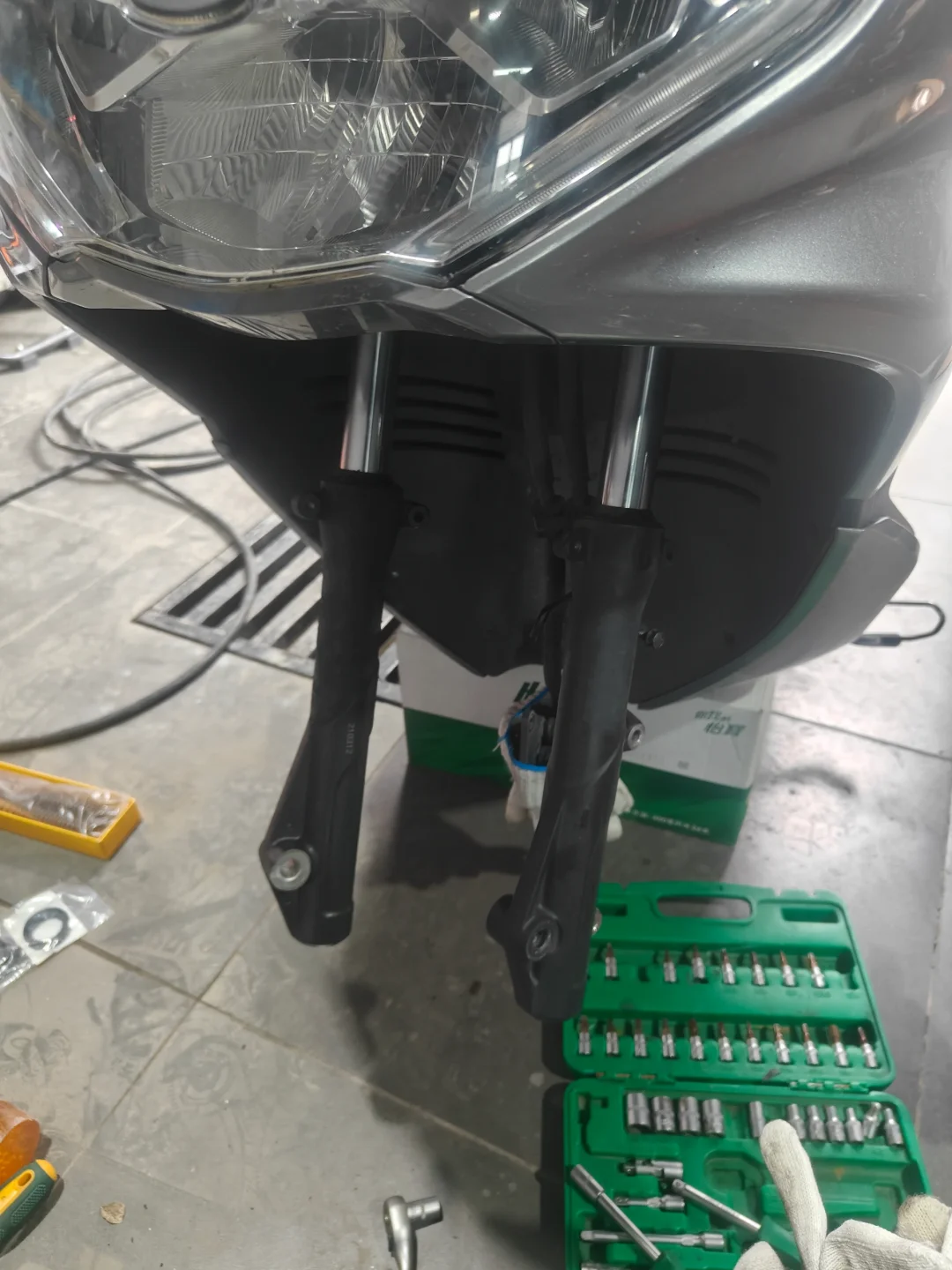 pcx150更换减震弹簧和油封