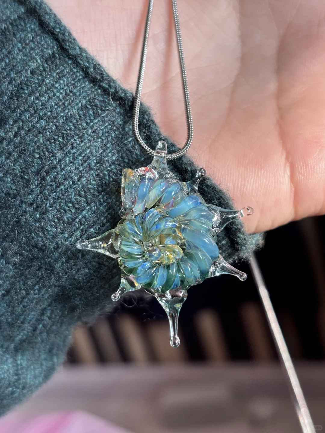 绿毛衣绿海螺绝配啊！！