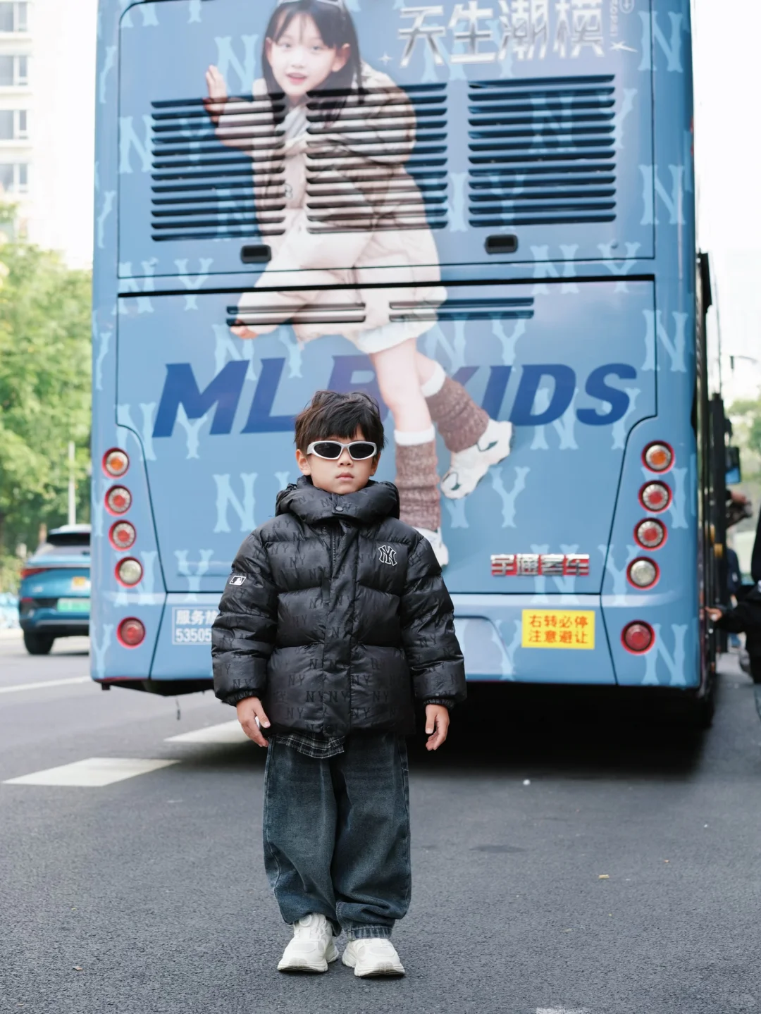 集合❗️上海街头惊现MLBKIDS老花痛车巴士?