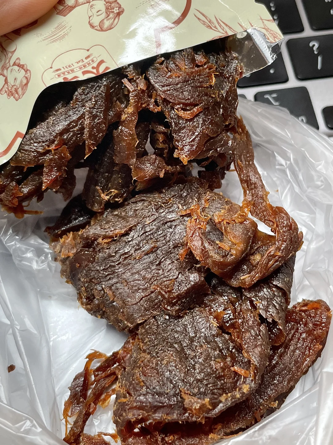 宁波同事带的手信牛肉干！！好吃到起飞?