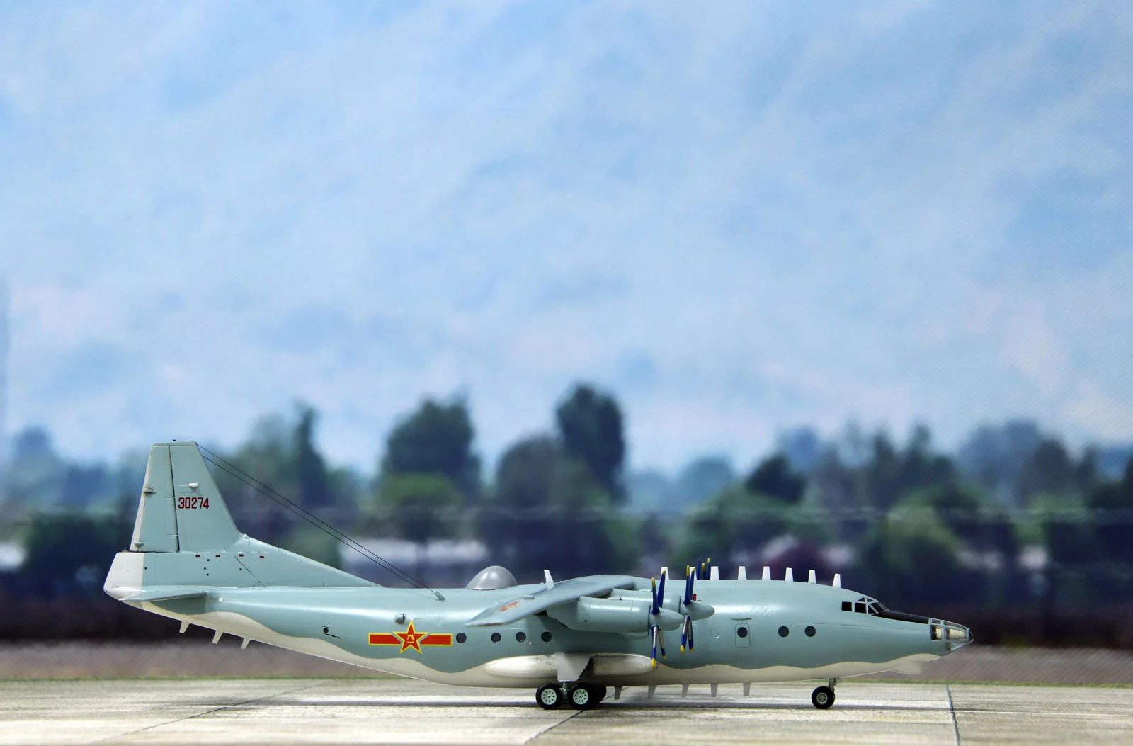 1/144 运-8T 高新4 指挥通信机