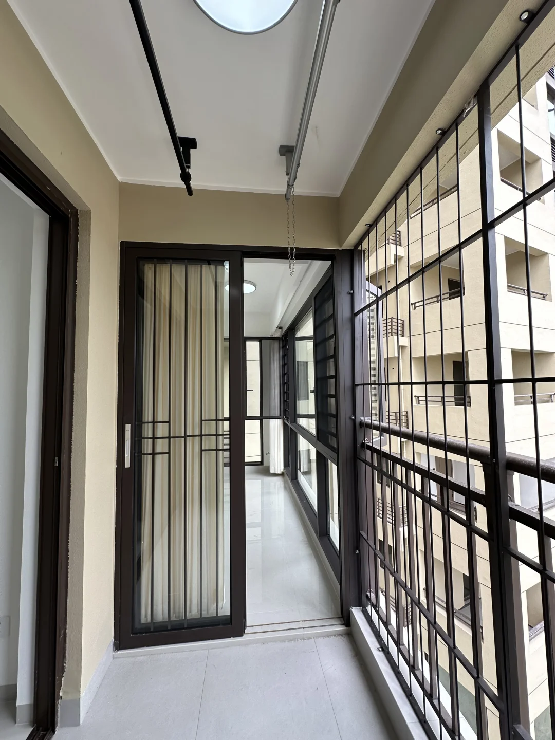 阳台半封，一半生活一半诗意