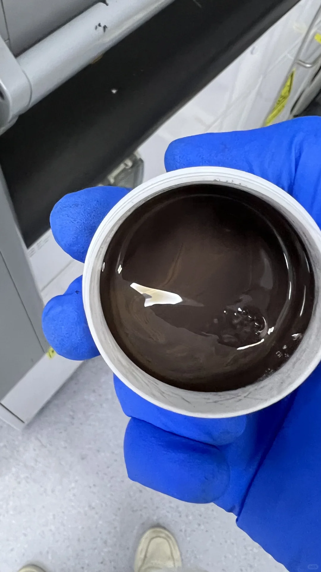 为什么我的浆料是双色的